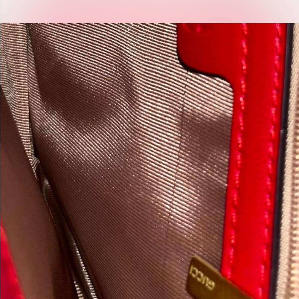 Chic Red Quilted Shoulder Bag with Chain Strap - Picture 3 of 3